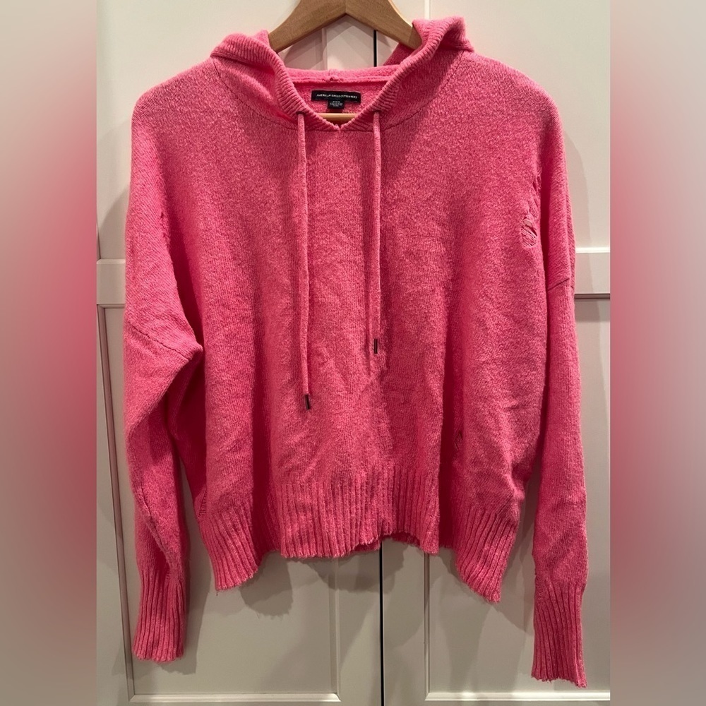 American Eagle Outfitter women’s disstressed sweater/hoodie Sz. M pink